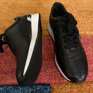 Size 7 MK Tennis Shoe